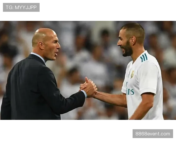 本泽马与齐达内：进攻核心角色差异及战术适配机制对比